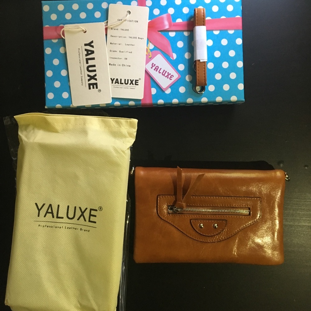 YALUXE Qualified Leather Clutch